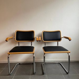 Bauhausstolar ”Cesca” i svart konstskinn