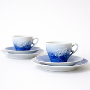 Kopp ”Julros” av Bing & Gröndahl, design Louise Cecilie Hallin