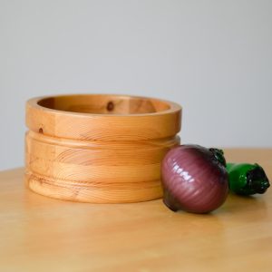 Handgjord träskål från Smålandsslöjd