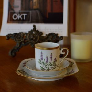 Hackefors kaffekoppar ”Ljung” med assietter